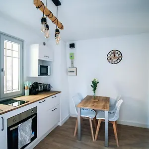 https://le-constantinou.fr-provencehotel.com